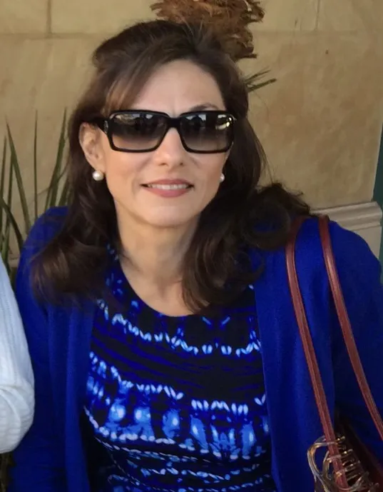 Elaina — psychic reader and spiritual healer, three generations of the same practice